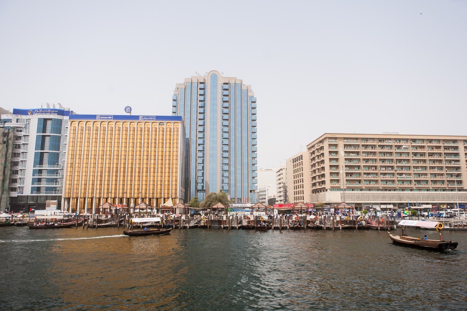 Dubaï Creek, bateaux et immeubles